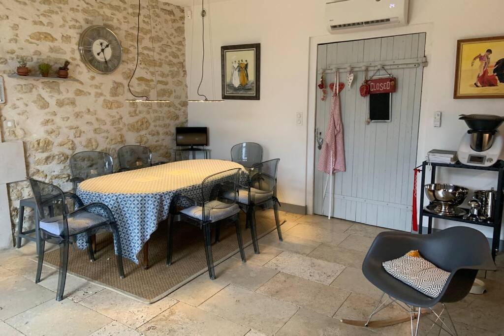 Mas 19E Entierement Climatise Avec Piscine A Usage Exclusif Roquemaure  Luaran gambar